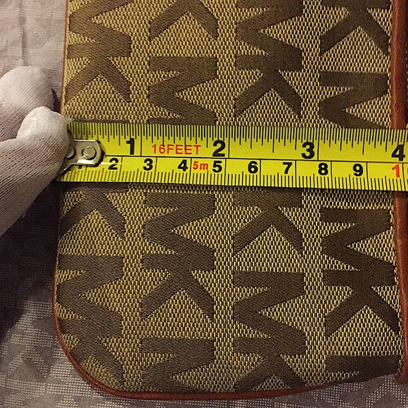 MICHAEL KORS SMALL SIGNATURE WRISTLET (NEW) - Picture 8 of 8